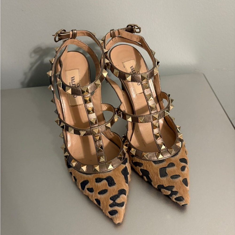 Valentino rockstud leopard print tea strap pumps